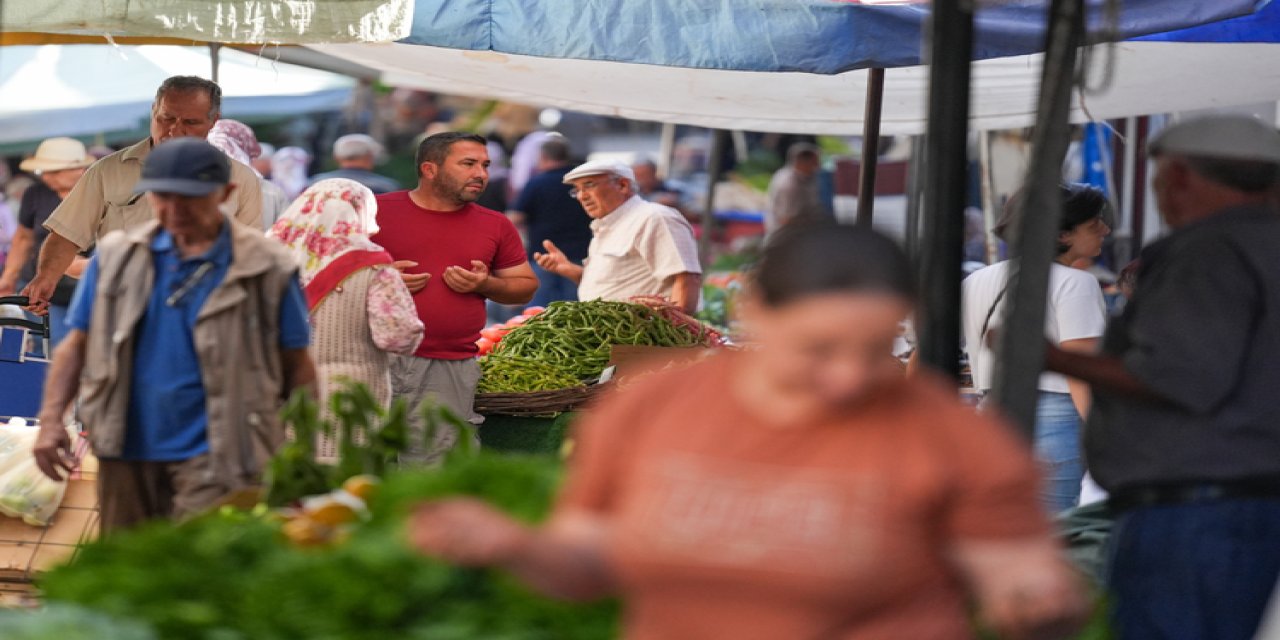 Türkiye’nin en büyük açık hava pazarı bugün İzmir’de açıldı