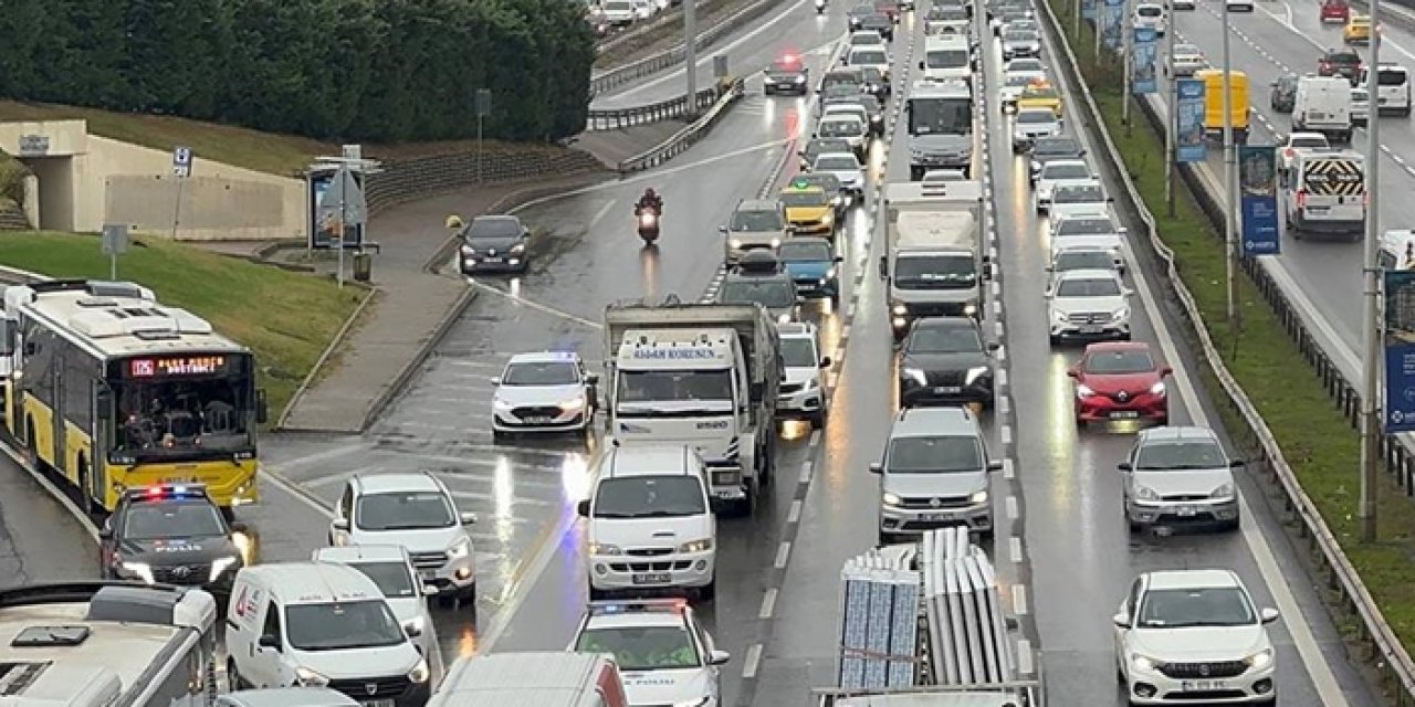 İstanbul’da trafik yoğunluğu yağışla birlikte arttı