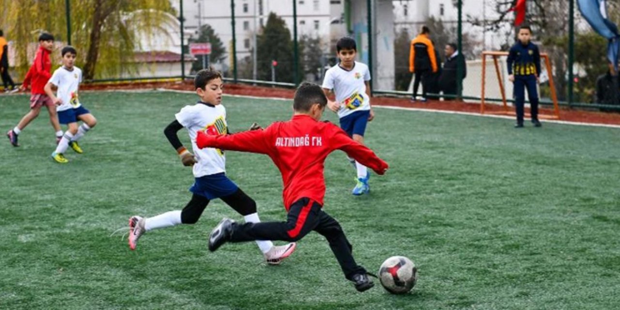 Belediye'den spora büyük destek: 33 halı saha, 264 kulüple gençlere açık