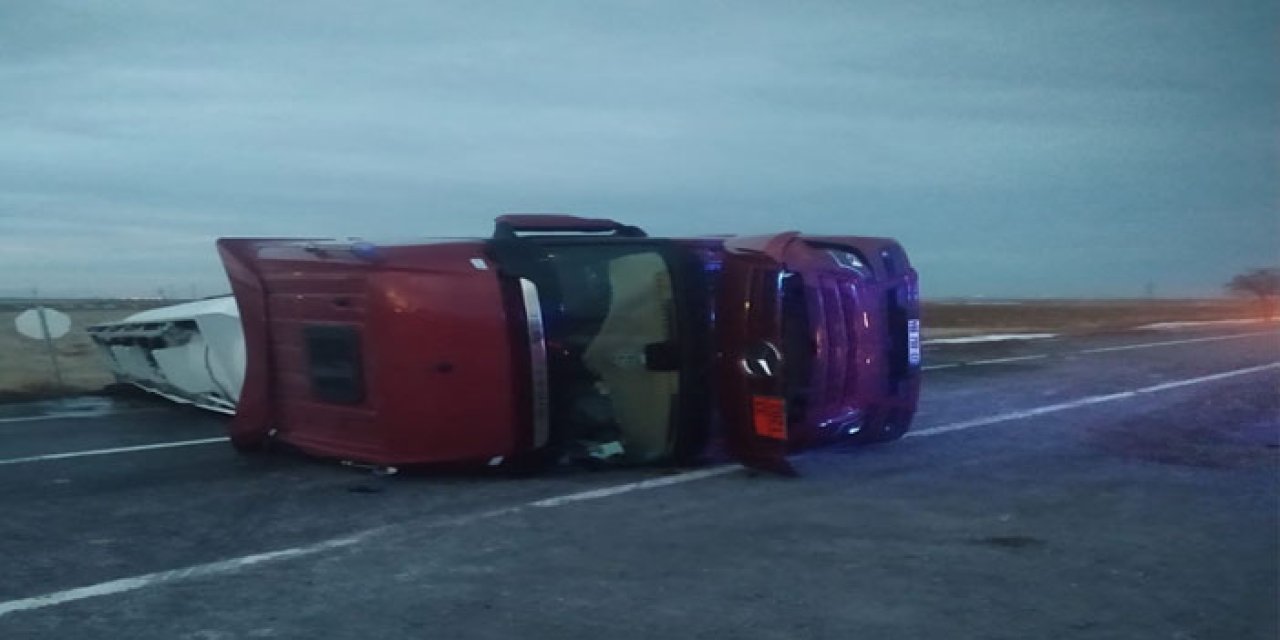 Niğde-Kayseri Yolu Akaryakıt Tankeri Devrildiği İçin Ulaşıma Kapatıldı