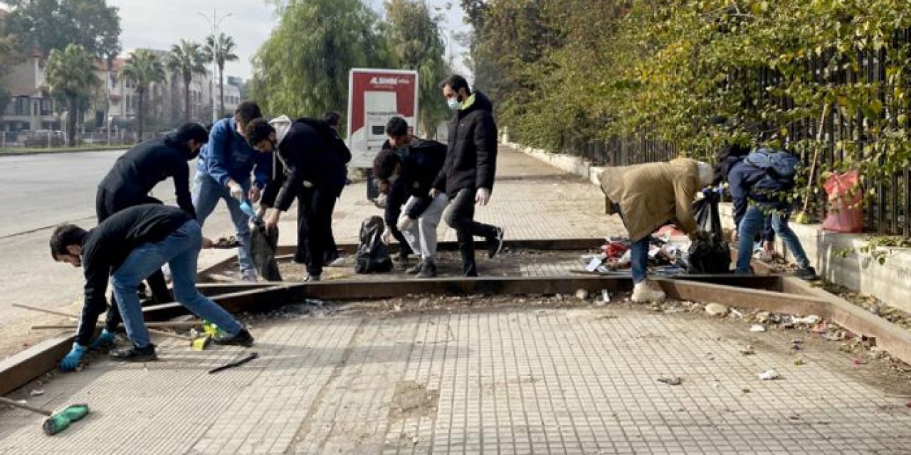 Şam'da gönüllü gençler, şehir temizliği için seferber oldu