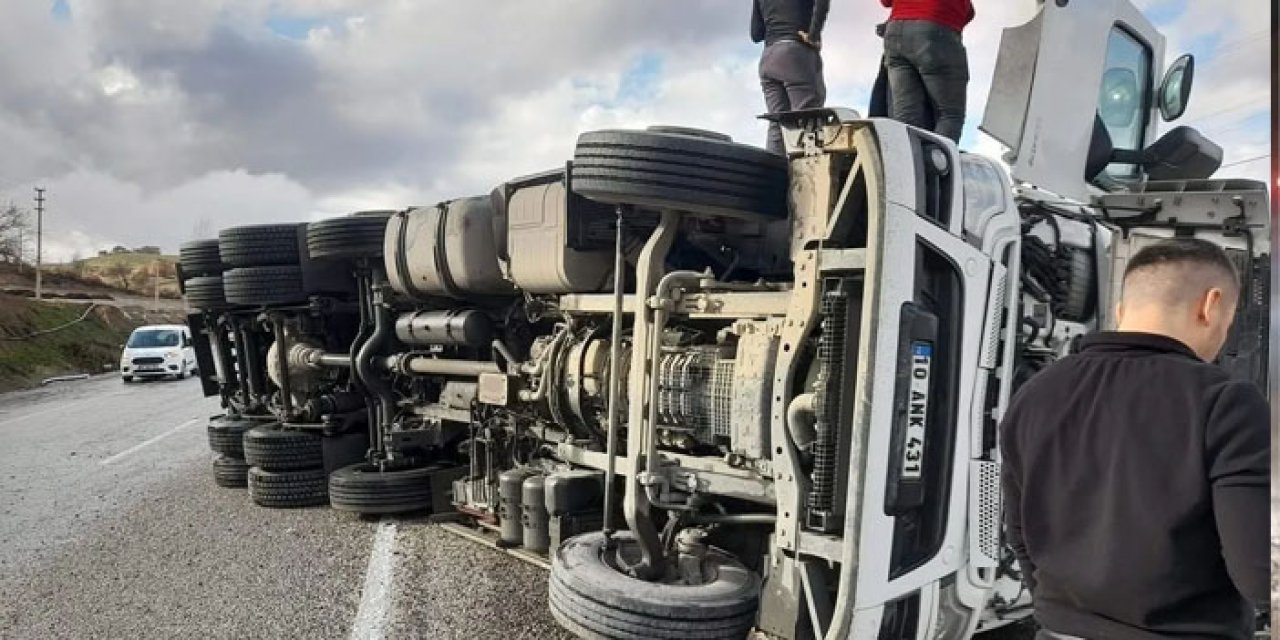 Tır Devrildi, 1 Kişi Yaralandı: Denizli-Manisa Karayolunda Kaza