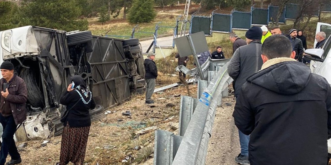 Yolcu otobüsü şarampole devrildi: 1 ölü, 18 yaralı