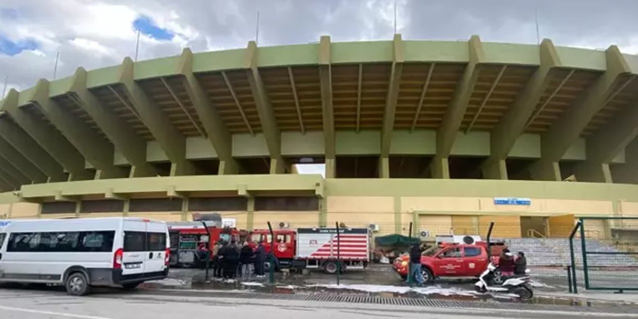 İzmir Atatürk Stadyumu'ndaki Karate Salonunda Yangın