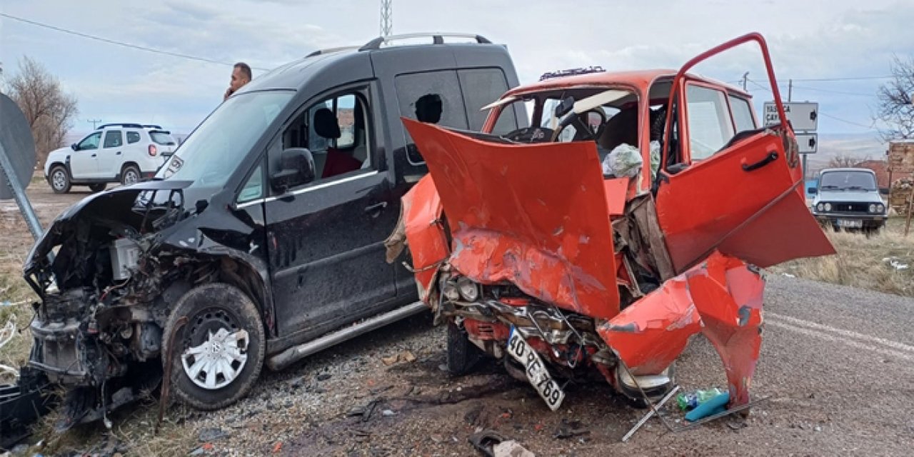 Kırşehir'de otomobil kazası: 1'i ağır, 3 yaralı