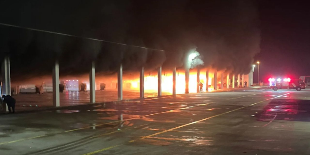 Manisa Terminali’nde Yangın Alarmı: Elektrikli Otobüs Yandı!