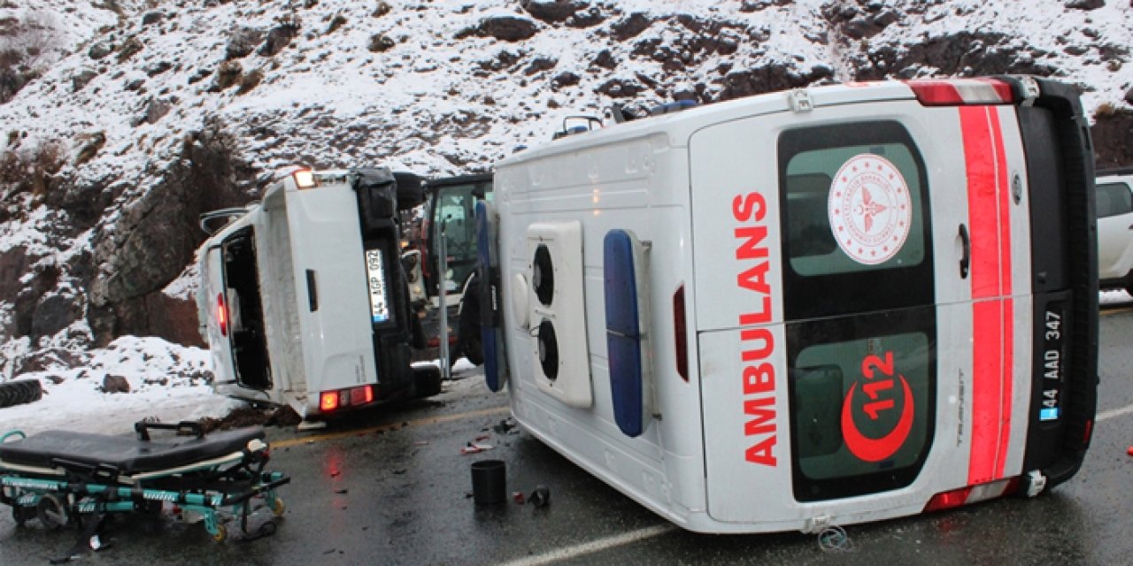 Ambulans ile Kamyonet Çarpıştı, Malatya'da 7 Yaralı