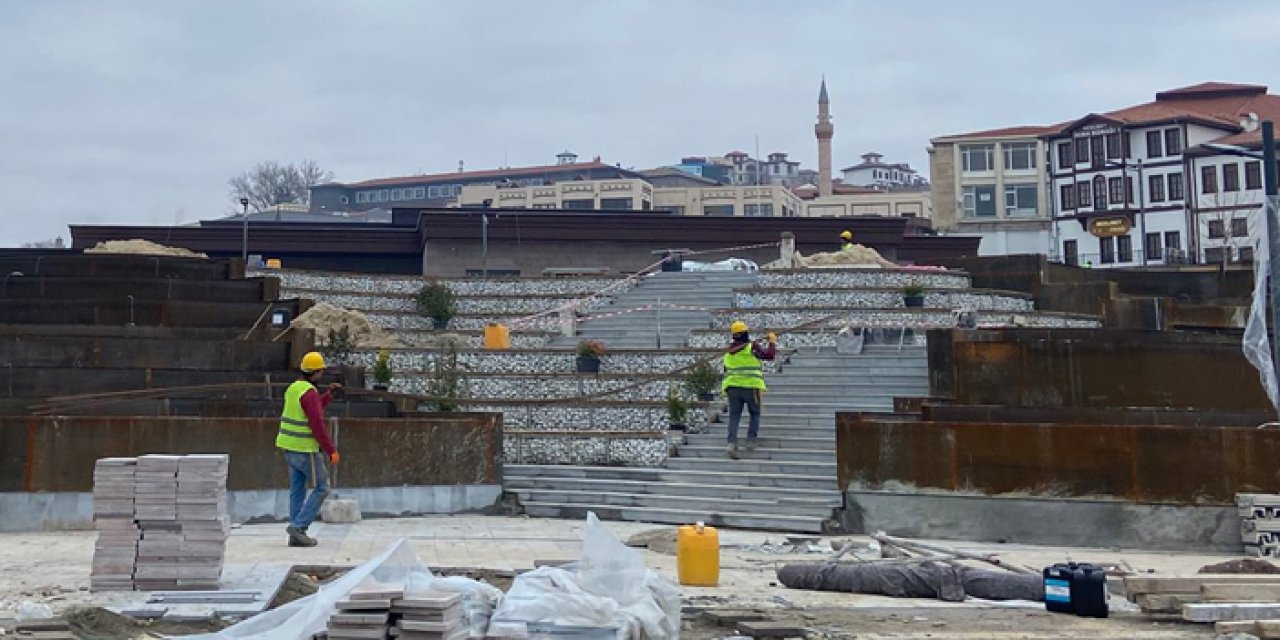 Samanpazarı Meydanı'nda sona doğru: Yakında açılıyor