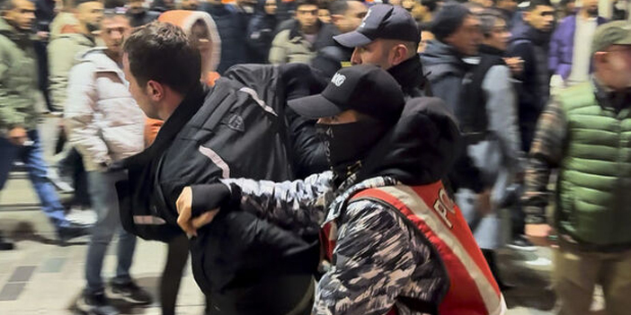 İstiklal Caddesi'nde yılbaşı gerginliği: Kavga sonrası gözaltı