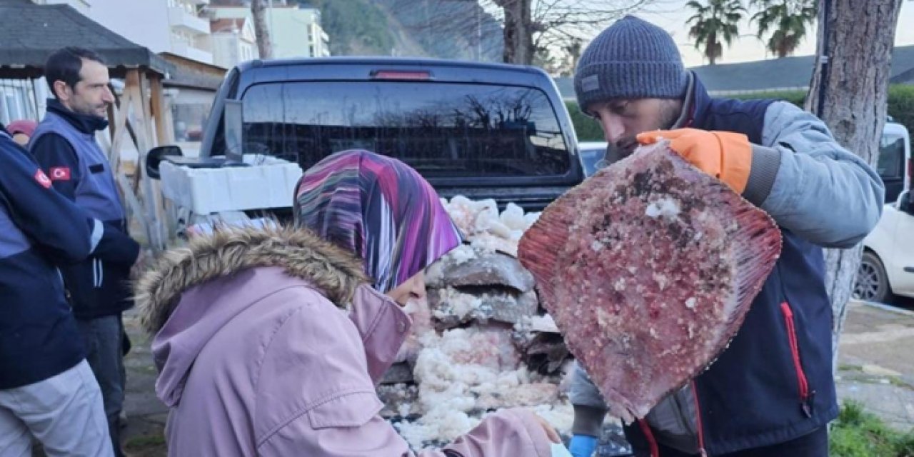 Kalkan kaçakçılarına flaş operasyon: 380 balık ele geçirildi