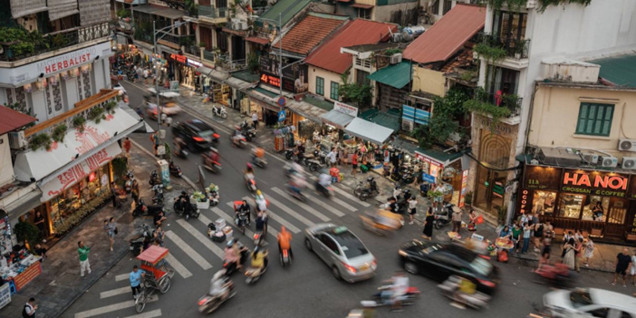 Hanoi'de hava koşulları nedeniyle "evden çıkmayın" uyarısı