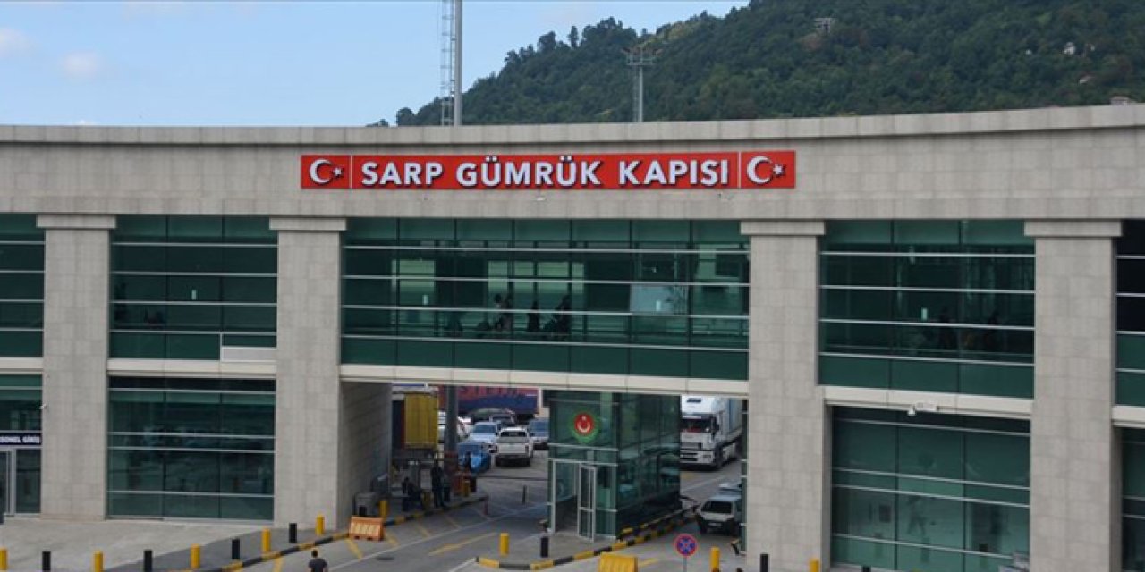 Sarp tır geçişinde rekora imza attı