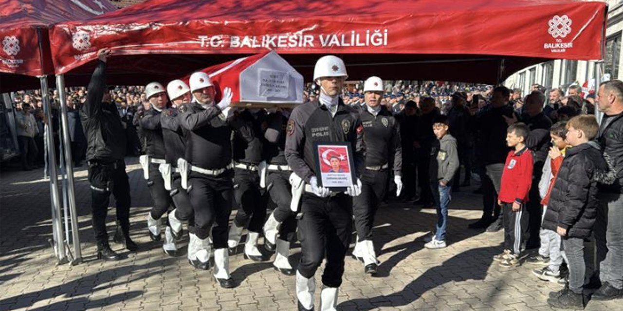 Şehit polis Emirhan Aramış son yolculuğuna uğurlandı