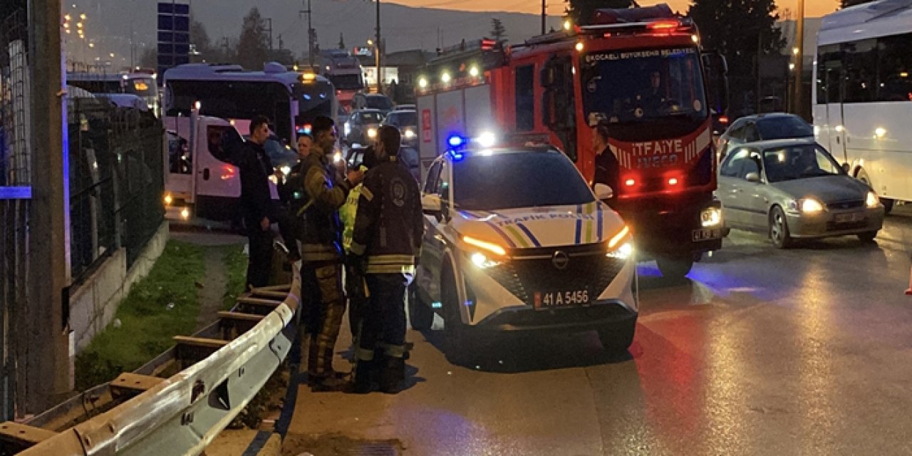 Korkutan Kaza: Motosiklet TIR ve Bariyer Arasında Sıkıştı, 2 Yaralı