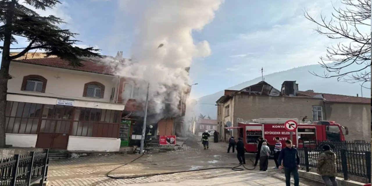 Konya'da Yangın Paniği: Mahalle Bakkalında Hasar Oluştu