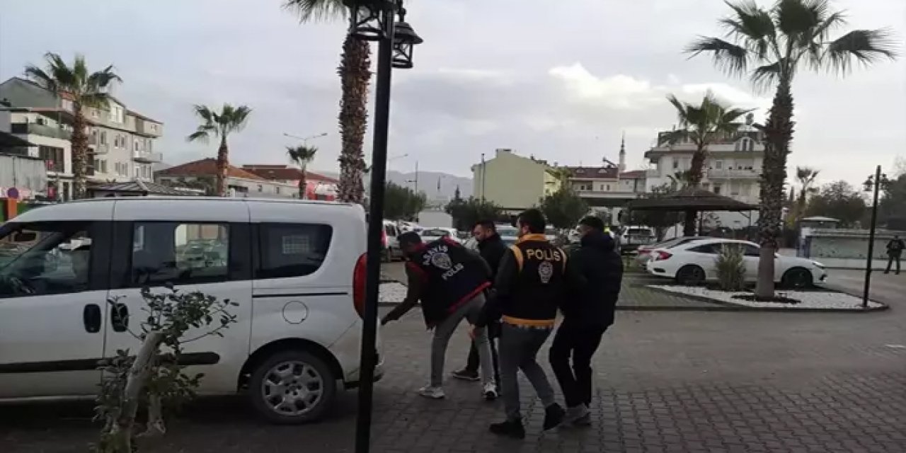 Fethiye'de Cep Telefonu Gaspı ve Darp: 2 Zanlı Tutuklandı