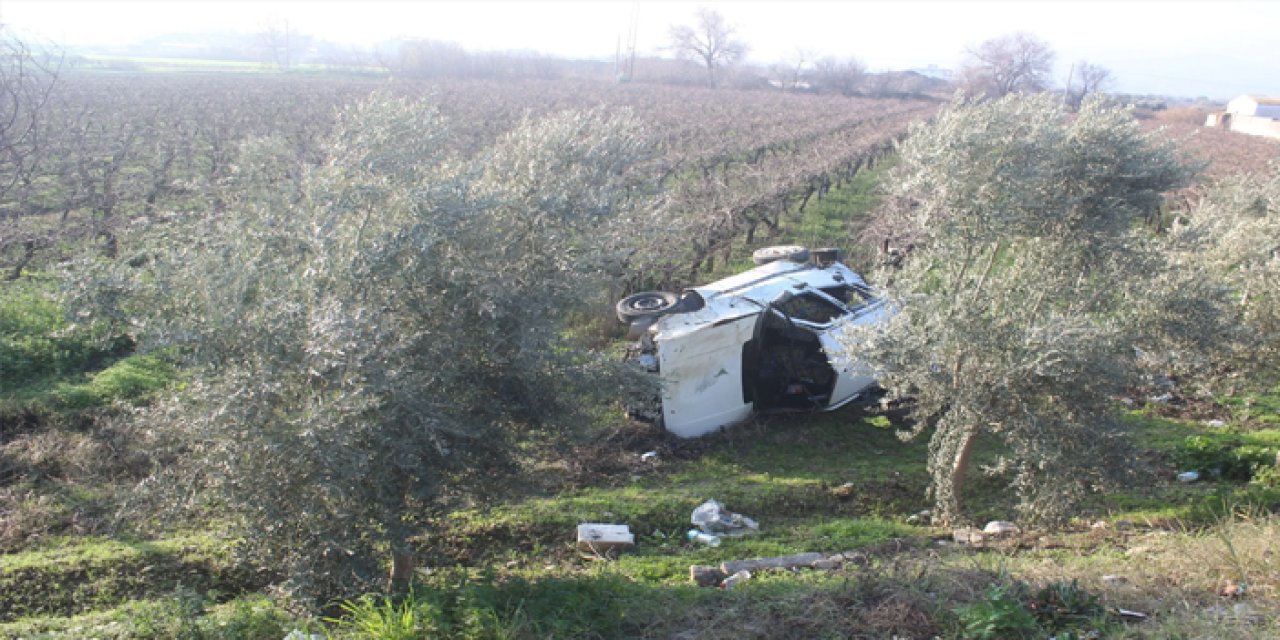 Manisa’da Feci Kaza: Otomobil Takla Atarak Tarlaya Uçtu, 2 Yaralı