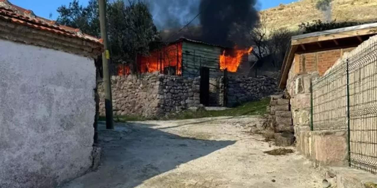 Çanakkale'de evde yangın!