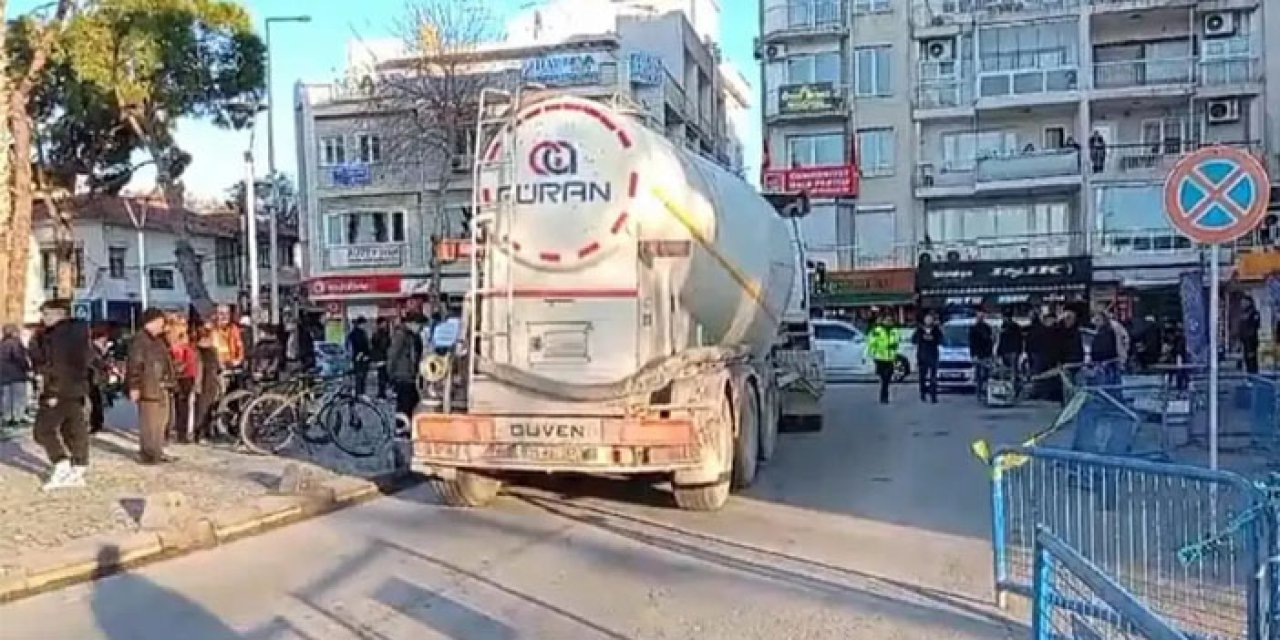 Dikili’de Tır Dehşeti: 2 Kadın Hayatını Kaybetti