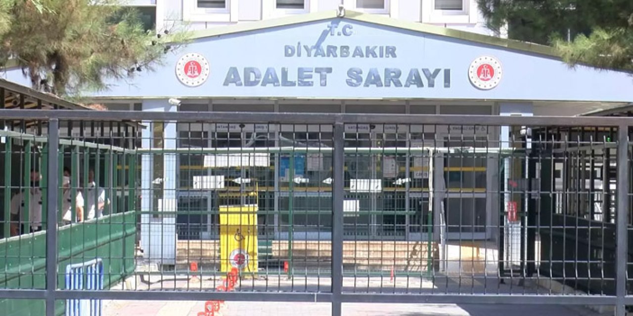 Diyarbakır Adliyesi önünde tekmeli yumruklu kavga