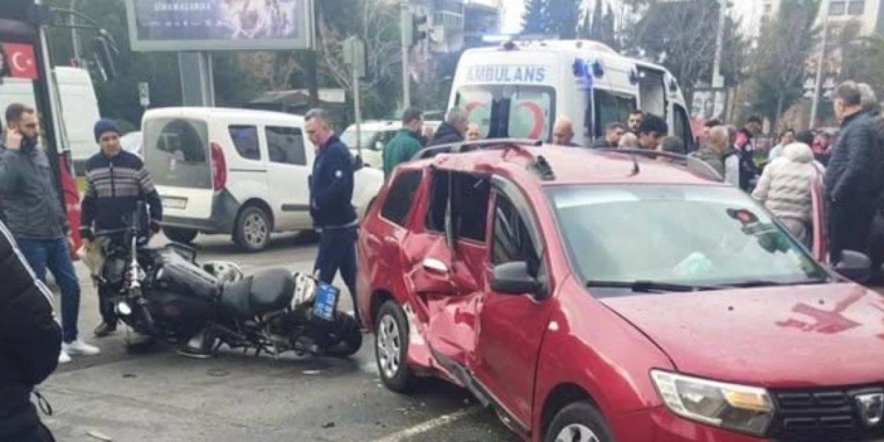 İzmir'de Trafik Kazası: Polis Motosikleti ve Otomobil Çarpıştı, 2 Polis Yaralandı!