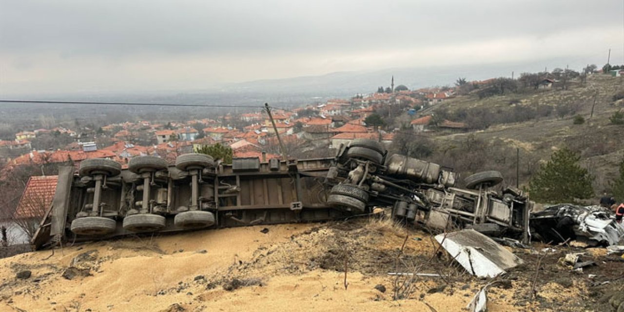 Çankırı’da Şarampole Devrilen Tır'da Şoför Yaralı