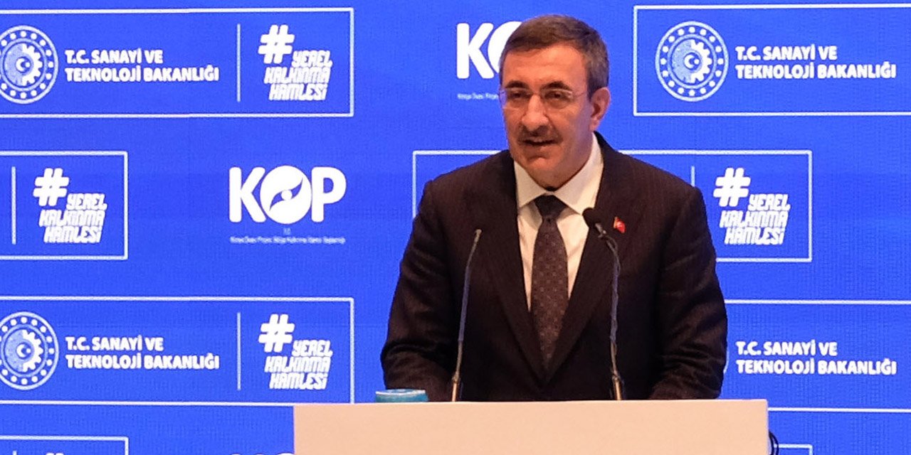 Cevdet Yılmaz: “Yıkılan binanın enkazına müdahale ediliyor”