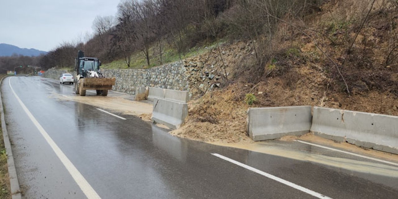 Düzce’de Sağanak Yağışın Ardından Heyelan