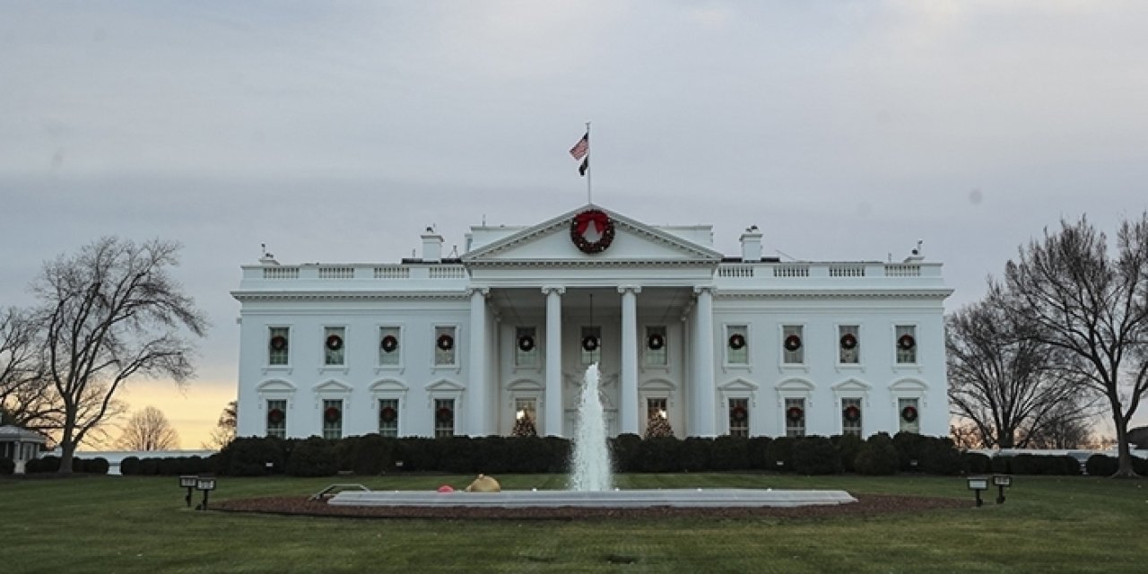 Beyaz Saray Sözcüsü Leavitt: "Trump, istediği kişiyi görevden alma yetkisine sahip"