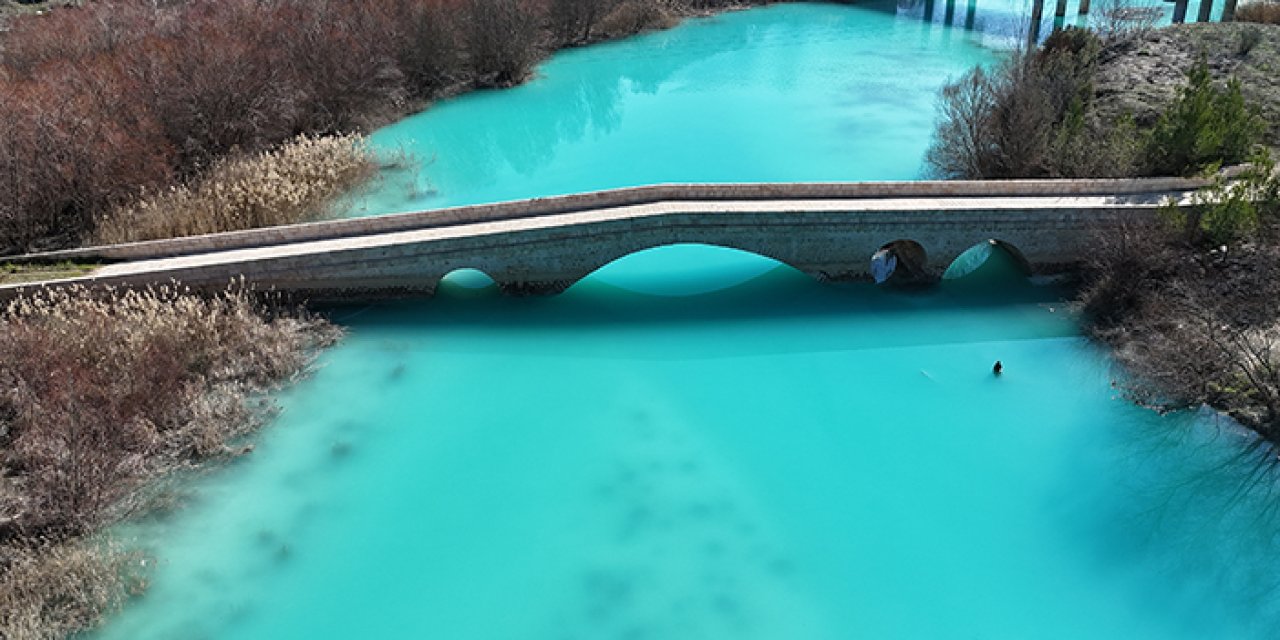 Göksu Nehri'nin turkuaz güzelliği kışın da büyülüyor