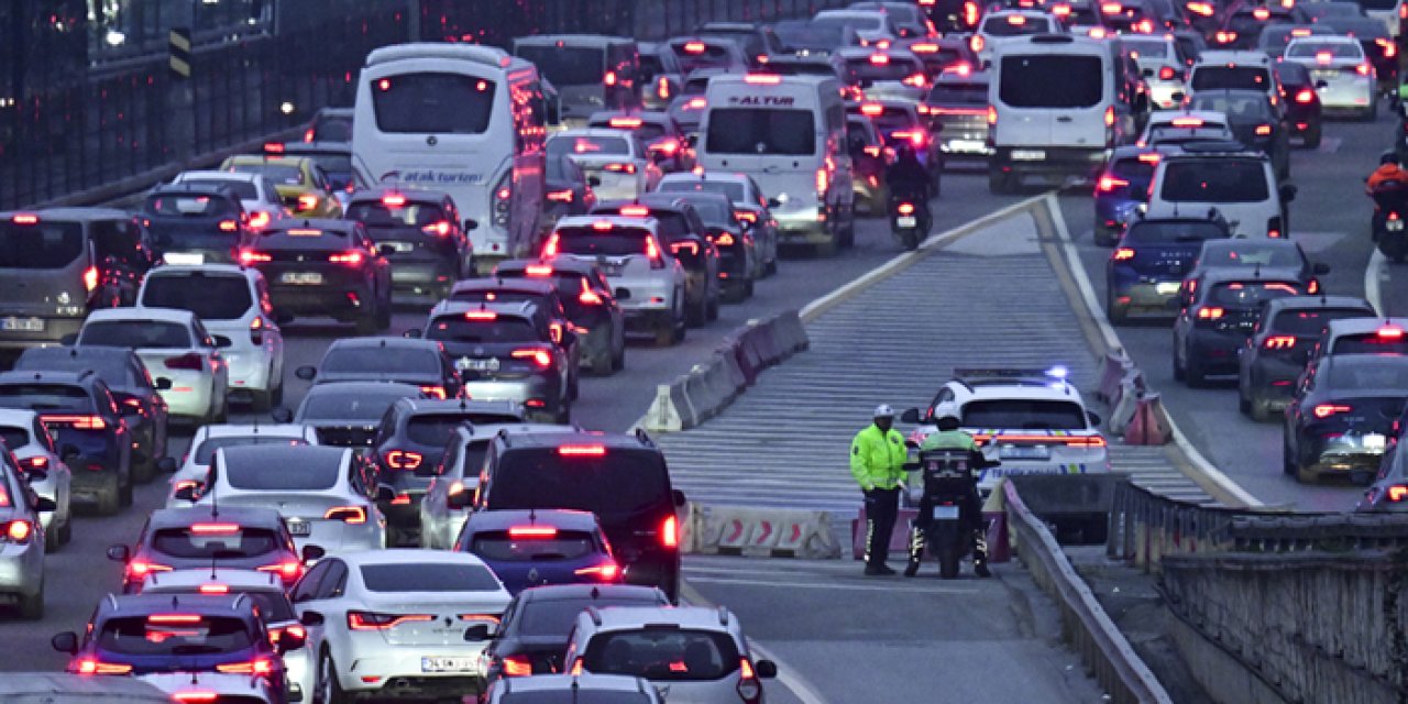 İstanbul’da trafikte yoğunluk ve buzlanma