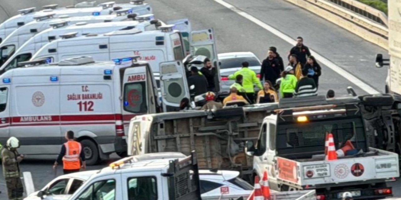 Öğrenci servisi ile otomobil çarpıştı: 10 yaralı