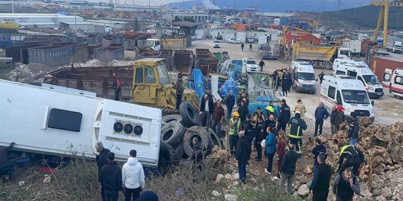 İşçi Servisi Tır’ın Çarpmasıyla Devrildi: 1’i Ağır, 9 Yaralı