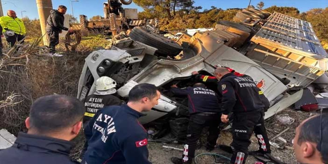 Kuşadası’nda Feci Kaza! Virajı Alamayan Tır Tarlaya Uçtu: 1 Ölü, 3 Yaralı