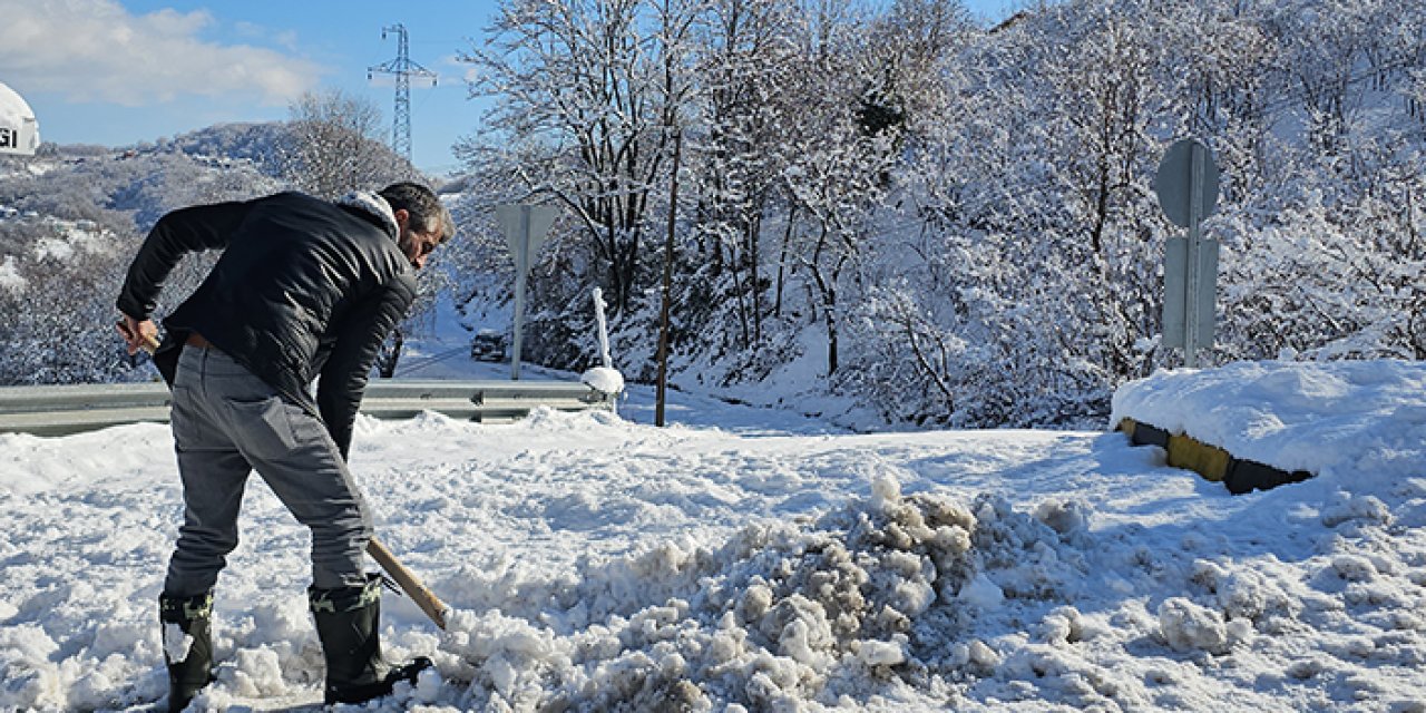 Zonguldak’ta kar yağışı hayatı felç etti