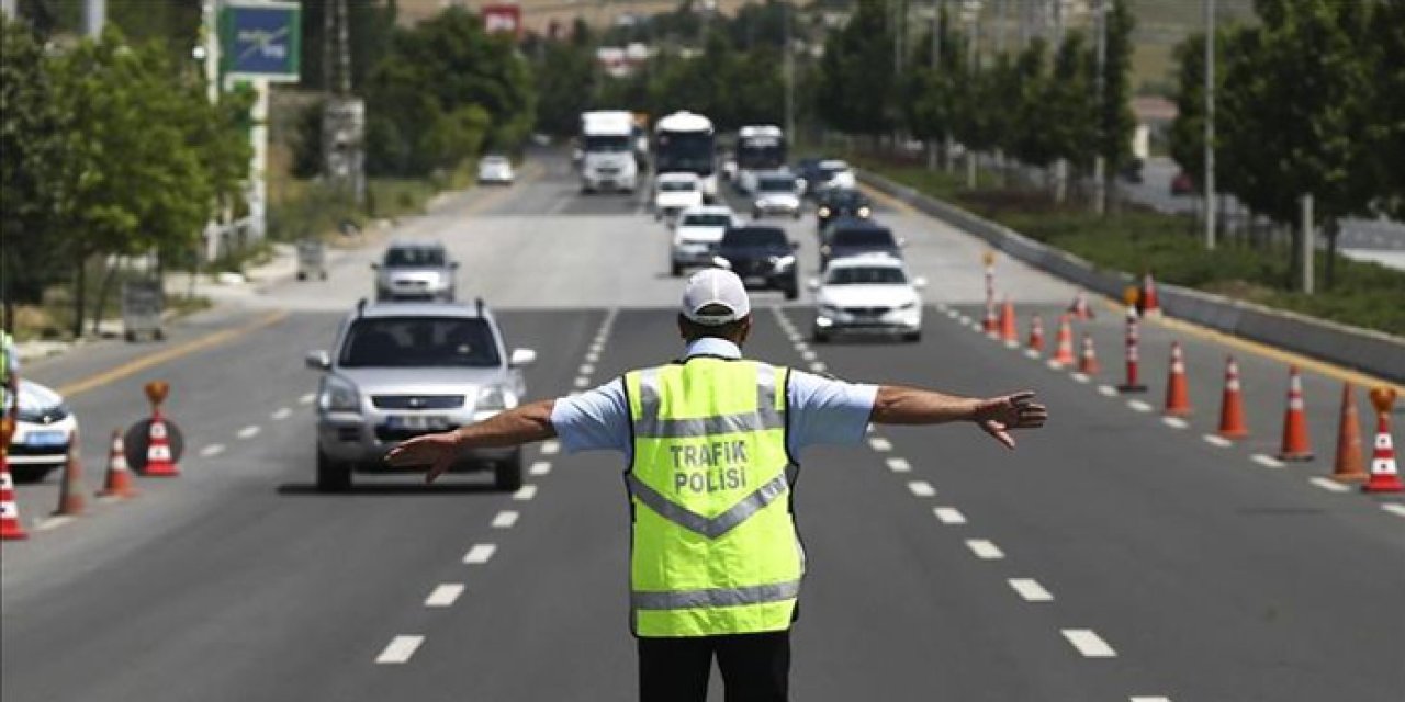 Polis kontrol noktalarını paylaşan 10 kişi gözaltına alındı