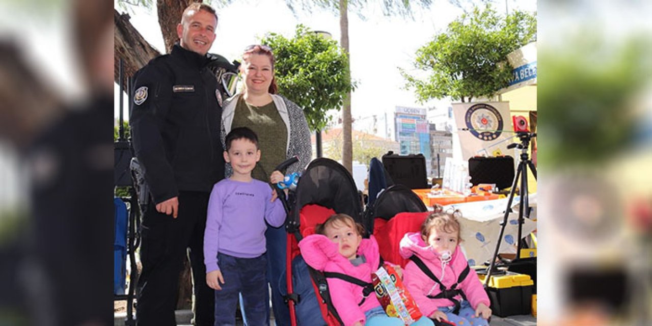 Depremde hayatını kaybeden polis memuru ve ailesi anıldı