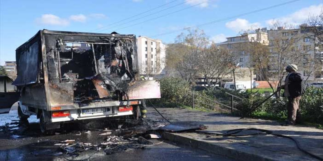 Manisa'da Seyir Halindeki Lokma Dağıtım Aracı Alev Aldı!