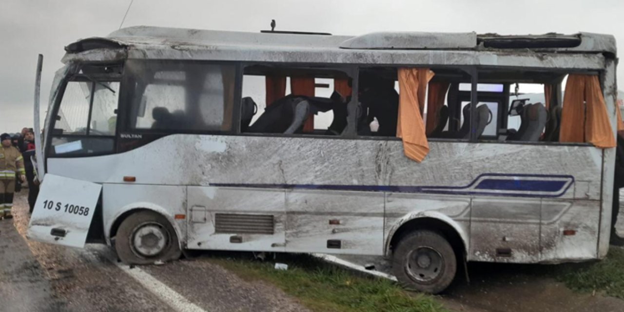 Balıkesir'de işçi servisi devrildi: 18 kişi yaralandı