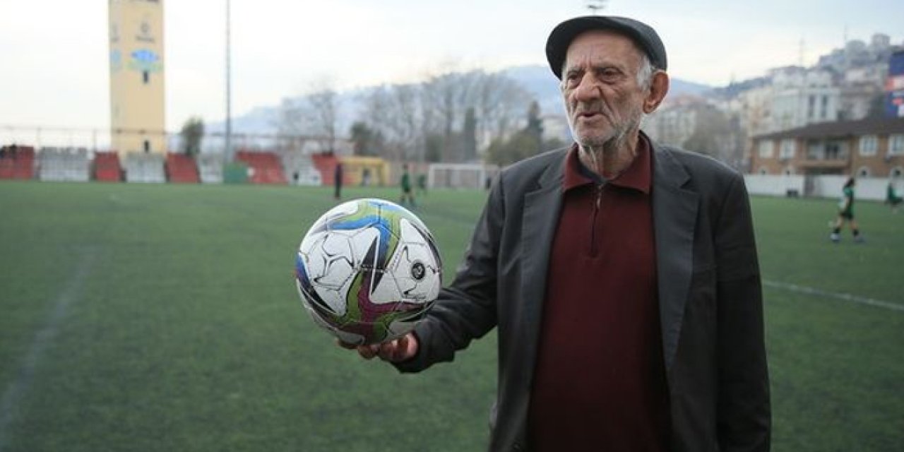 Yarım asırlık köftecinin futbol tutkusu: 'Soru Meleği' emekli oldu