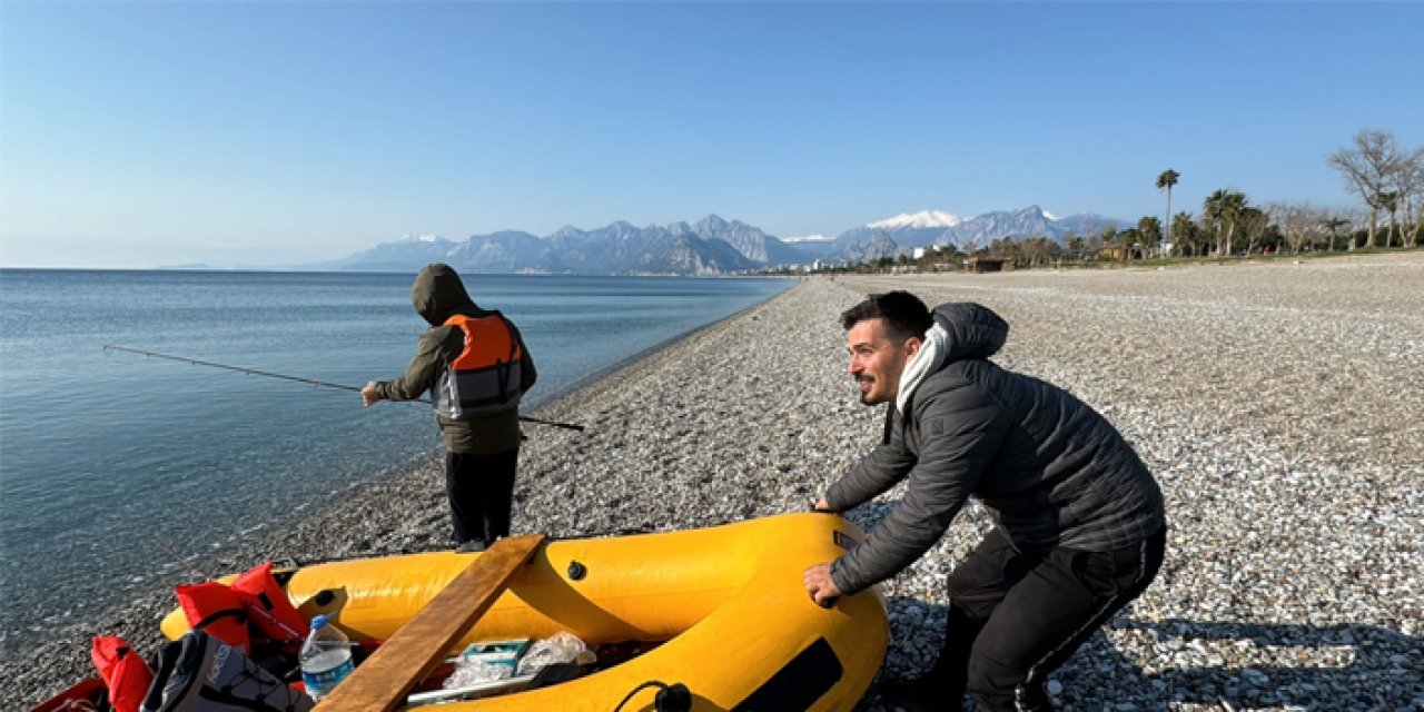 Antalya denizinde sürüklenen bottaki 3 kişi kurtarıldı