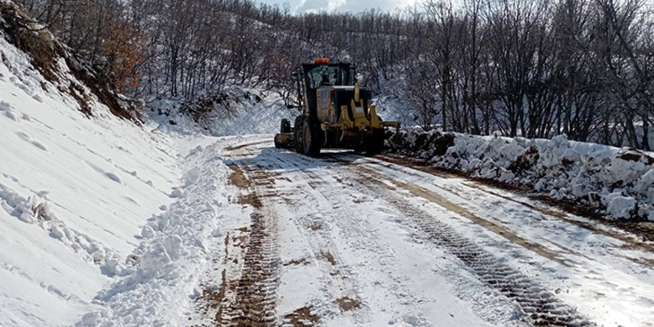 Kar yüzünden kapanan yollar tekrar ulaşıma açıldı