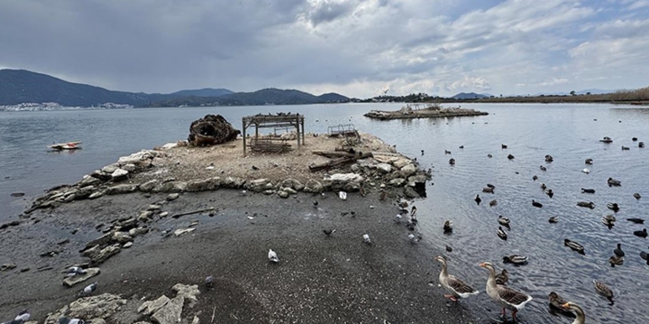 Muğla kıyılarında deniz suyu geri çekildi