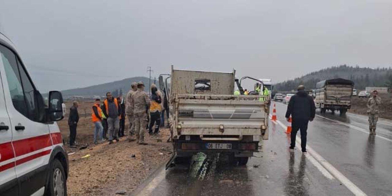 Gaziantep’te Feci Kaza! İki Kamyonet Çarpıştı: 1 Ölü, 1 Yaralı