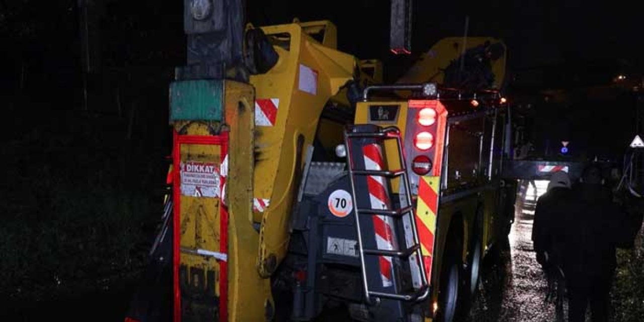 Üsküdar’da Çöp Kamyonu Dereye Uçtu: Sürücü Yaralandı