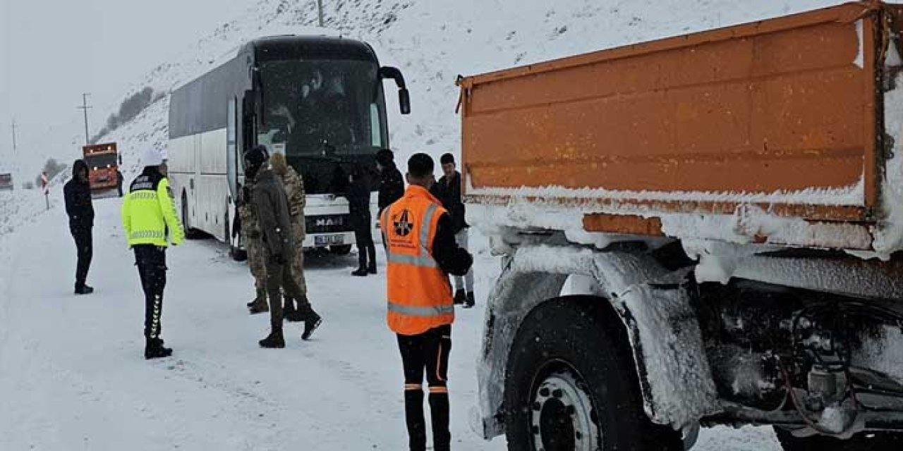 Erzurum’da Kara Saplanan Otobüsteki 42 Öğrenci Kurtarıldı