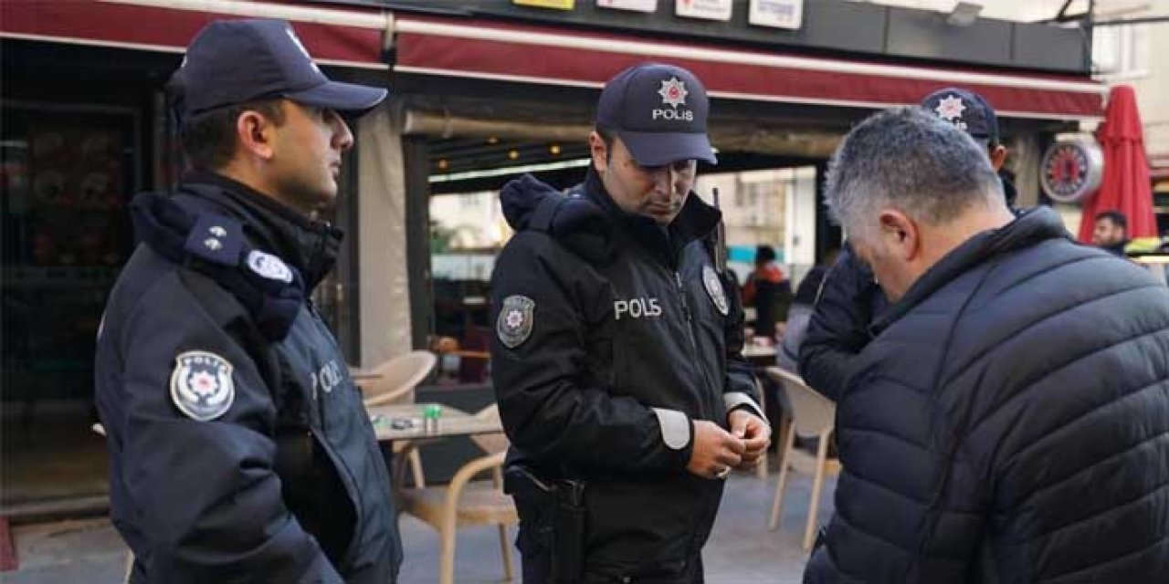 İzmir Polisinden Suçlulara Büyük Darbe: 894 Kişi Gözaltına Alındı