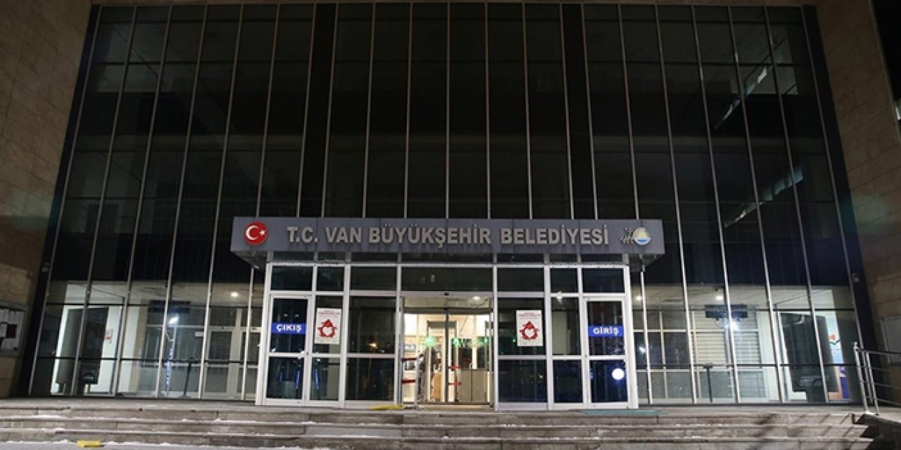 Van Büyükşehir Belediye Başkanı görevden uzaklaştırıldı