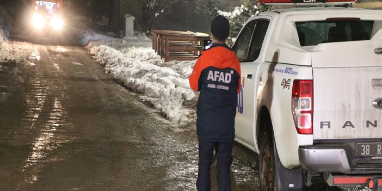 Ali Dağı'nın zirvesinde mahsur kaldılar: 2 saatte kurtarıldılar