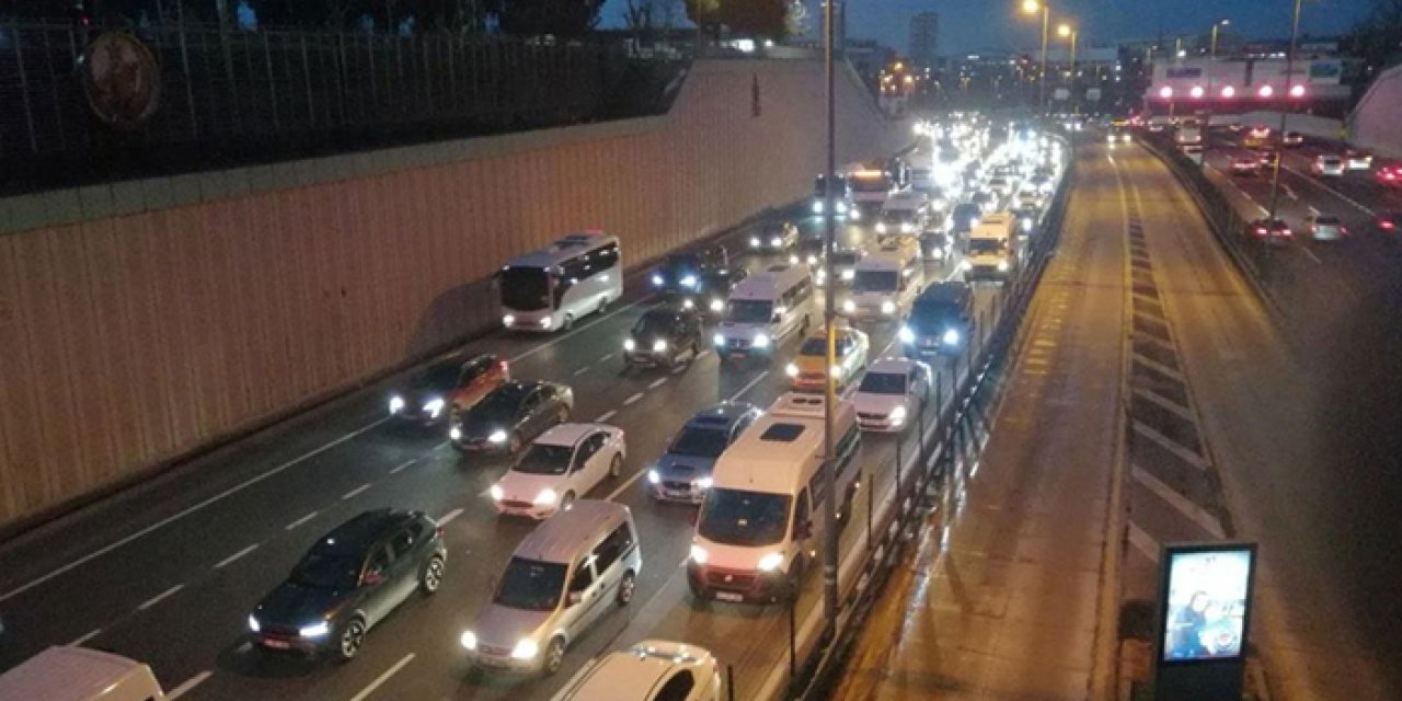 İstanbul’da trafik yoğunluğu sabah saatlerinde zirveye çıktı